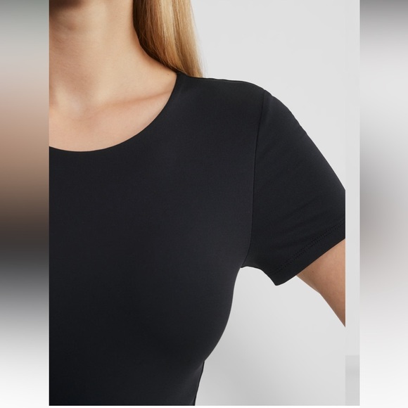 Babaton Contour Crew Shortsleeve Bodysuit - Picture 4 of 10